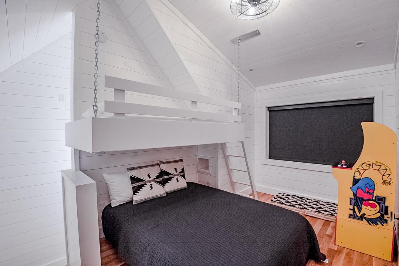 "The Barndo" 4Br Luxury Cabin, Hot Tub, Fire Pit, Bunks, Arcades, Playhouse! Broken Bow Luaran gambar