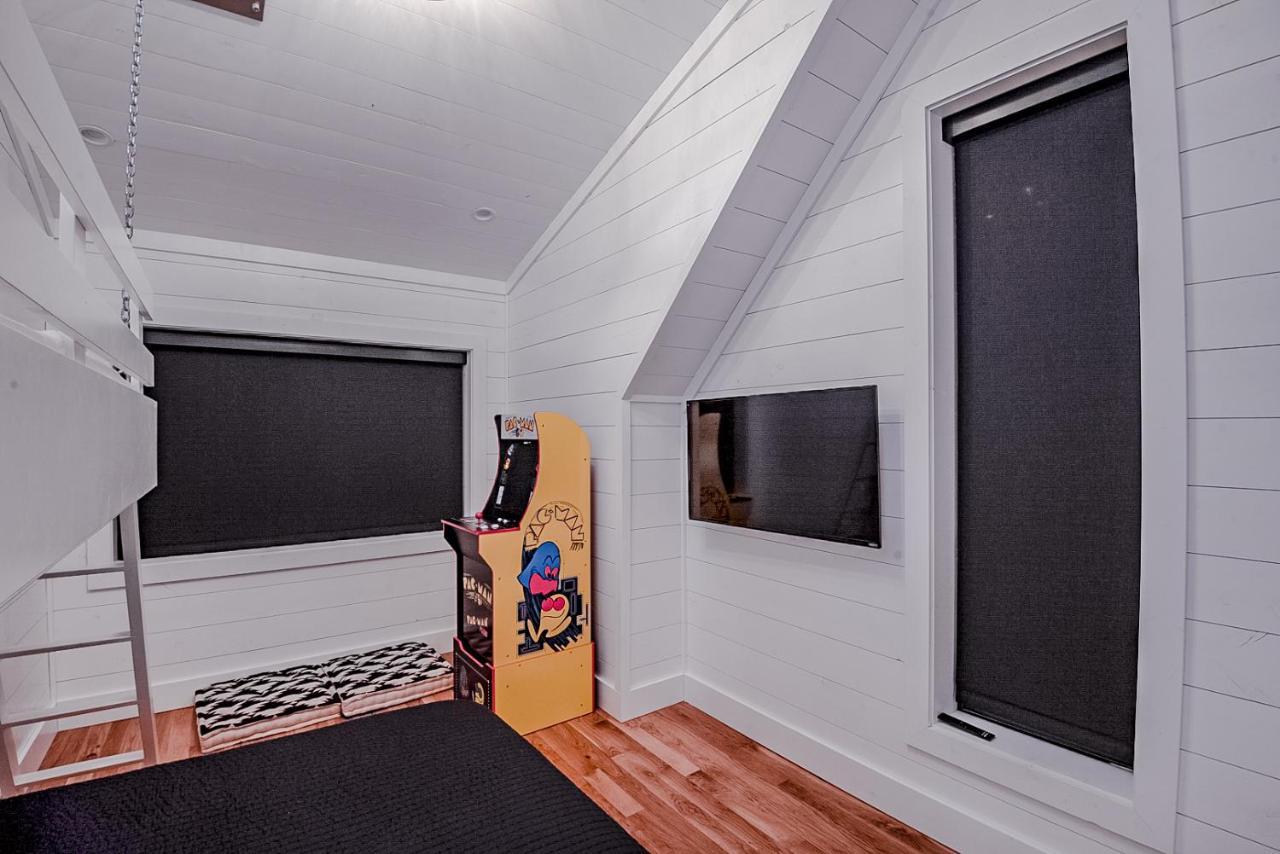 "The Barndo" 4Br Luxury Cabin, Hot Tub, Fire Pit, Bunks, Arcades, Playhouse! Broken Bow Luaran gambar